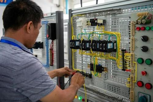 需要考個(gè)電工證怎么報(bào)名價(jià)格多少錢(qián)帶你了解