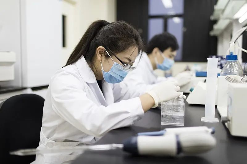 女生搞科研學(xué)什么專業(yè)(適合女孩子學(xué)的技術(shù)類專業(yè))-圖1