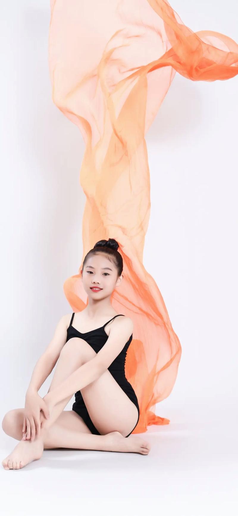 小女孩學(xué)什么舞蹈比較好哪種最適合(零基礎(chǔ)學(xué)舞蹈要多久)-圖1