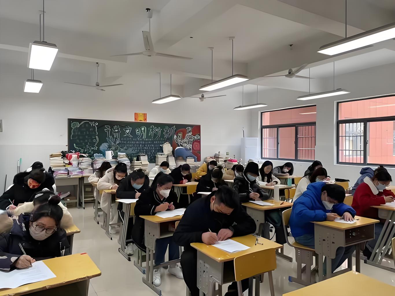 2025年安徽省成人高考怎么報(bào)名？-圖1